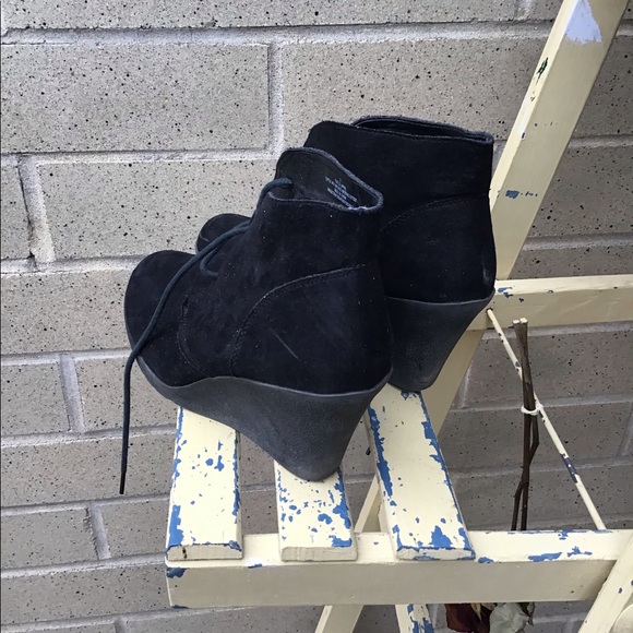 Black size 7 fall booties - Picture 3 of 5